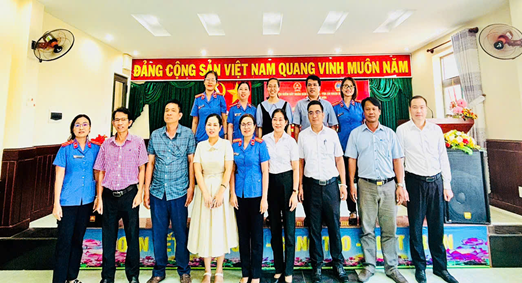 Vksnd khu vực 8 phối hợp với tòa án khu vực 8 - khánh hòa tổ chức hội nghị chuyên đề trao đổi, tháo gỡ khó khăn, vướng mắc trong công tác tổ chức thực hiện và kiểm sát việc xem xét, thẩm định tại chỗ