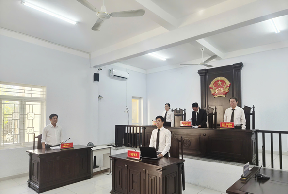 Viện kiểm sát nhân dân khu vực 5 – Khánh Hòa tổ chức xét xử phiên tòa thân thiện đối với bị cáo là người dưới 18 tuổi