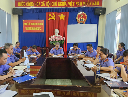 CHI BỘ VIỆN KIỂM SÁT NHÂN DÂN KHU VỰC 4 – KHÁNH HÒA TỔ CHỨC SINH HOẠT CHUYÊN ĐỀ QUÁN TRIỆT, TRIỂN KHAI CHỈ THỊ SỐ 06-CT/TW CỦA BỘ CHÍNH TRỊ