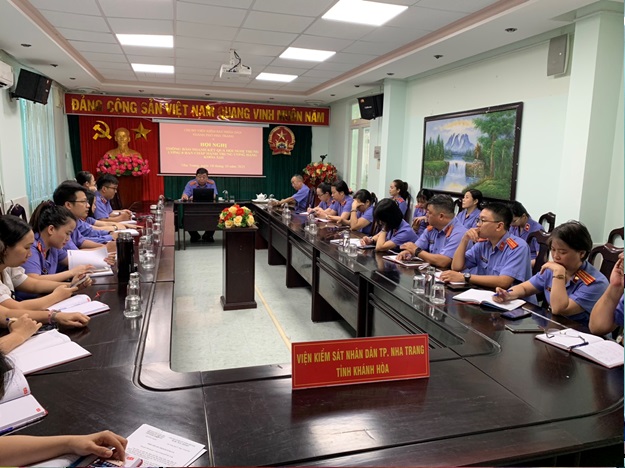 Chi bộ Viện kiểm sát nhân dân thành phố Nha Trang tổ chức hội nghị thông báo nhanh kết quả hội nghị lần thứ tám Ban chấp hành Trung ương Đảng khoá XIII