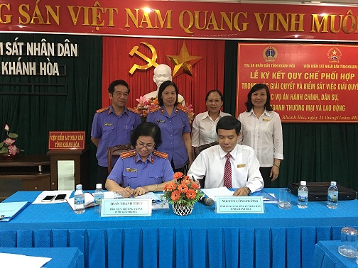 VKSND tỉnh Khánh Hòa và Tòa án nhân dân tỉnh Khánh Hòa ký kết quy chế phối hợp trong công tác giải quyết và kiểm sát việc giải quyết các vụ án hành chính, vụ việc dân sự, hôn nhân gia đình, kinh doanh thương mại, lao động
