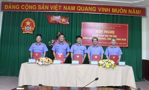 CỤM THI ĐUA SỐ 10 – VKSND TỐI CAO TỔ CHỨC HỘI NGHỊ BÌNH BẦU CỤM TRƯỞNG, CỤM PHÓ VÀ KÝ KẾT GIAO ƯỚC THI ĐUA NĂM 2024