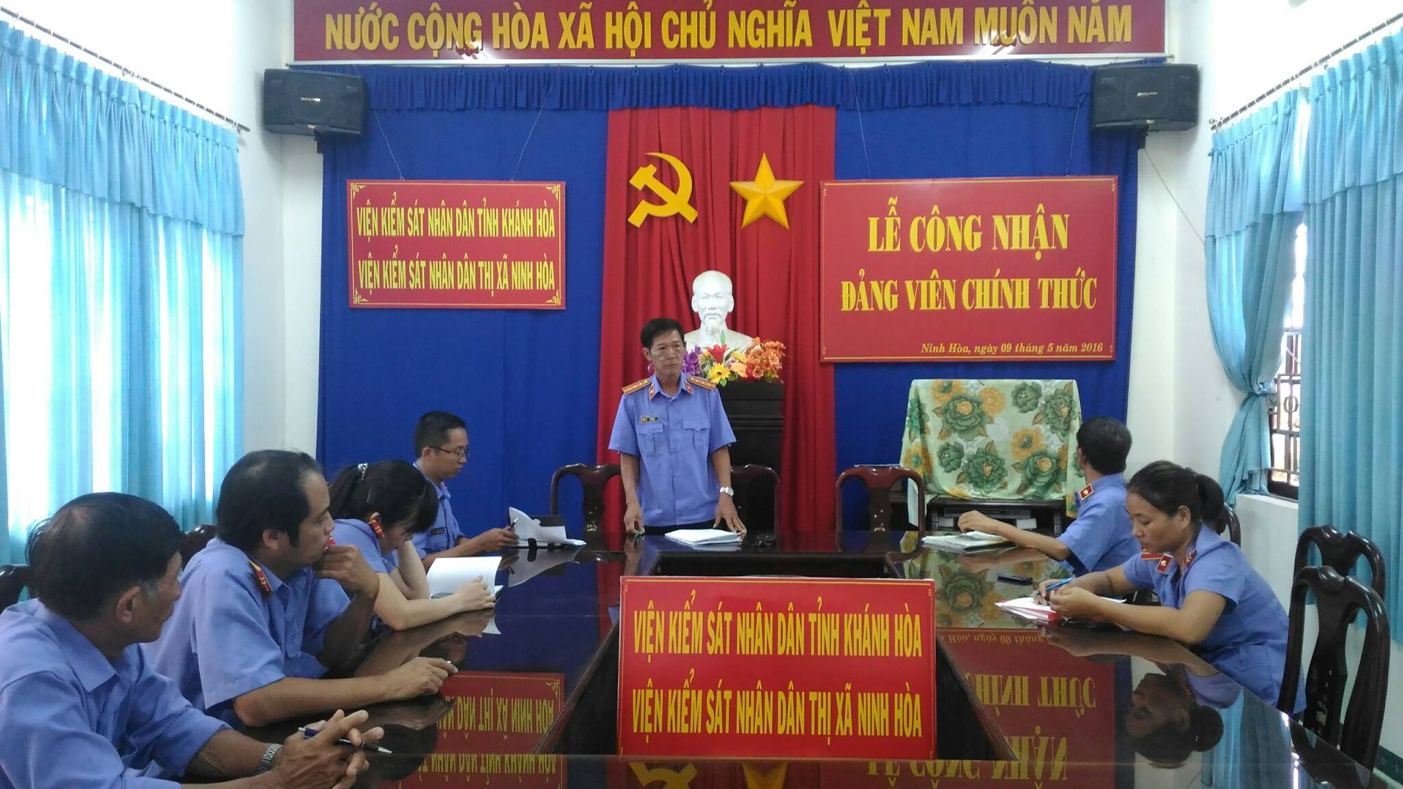 Chi bộ Viện kiểm sát nhân dân thị xã Ninh Hòa tổ chức lễ công nhận Đảng viên chính thức