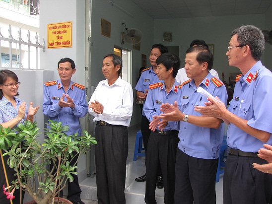 Viện kiểm sát nhân dân tỉnh Khánh Hoà trao tặng nhà tình nghĩa