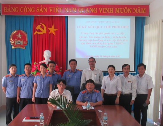 Viện kiểm sát nhân dân huyện Cam Lâm ký kết quy chế phối hợp trong công tác thụ lý, giải quyết các vụ, việc dân sự