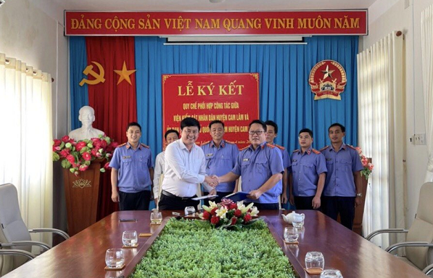 Lễ ký kết Quy chế phối hợp công tác giữa Uỷ ban Mặt trận Tổ quốc Việt Nam huyện Cam Lâm với Viện kiểm sát nhân dân huyện Cam Lâm