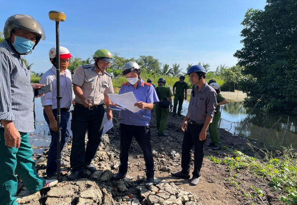 Viện kiểm sát nhân dân thành phố Cam Ranh kiểm sát việc chuyển giao quyền sử dụng đất cho người được thi hành án
