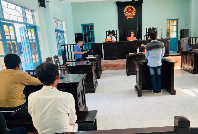 LĨNH ÁN VÌ ĐIỀU KHIỂN XE MÔ TÔ TRONG MÁU CÓ NỒNG ĐỘ CỒN GẤP 05 LẦN MỨC TỐI THIỂU XỬ PHẠT VI PHẠM HÀNH CHÍNH GÂY TAI NẠN CHẾT NGƯỜI