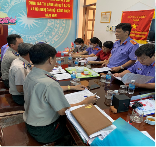 VIỆN KIỂM SÁT NHÂN DÂN HUYỆN DIÊN KHÁNH TRỰC TIẾP KIỂM SÁT HOẠT ĐỘNG THI HÀNH ÁN DÂN SỰ TẠI CHI CỤC THI HÀNH ÁN DÂN SỰ HUYỆN DIÊN KHÁNH NĂM 2022