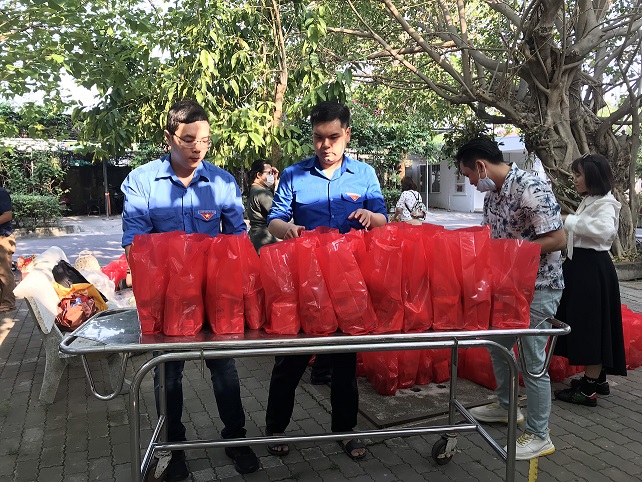 Chi đoàn Viện kiểm sát nhân dân tỉnh Khánh Hòa giao lưu và tặng quà bệnh nhân tại Bệnh viện Chuyên Khoa Tâm thần Khánh Hòa