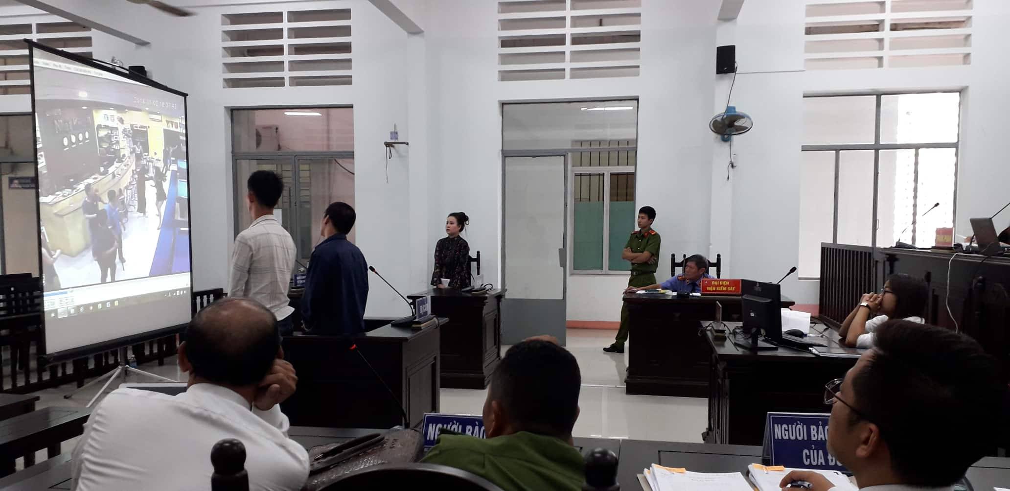 VIỆN KIỂM SÁT NHÂN DÂN - TÒA ÁN NHÂN DÂN TỈNH KHÁNH HÒA ỨNG DỤNG CÔNG NGHỆ THÔNG TIN TRONG VIỆC TỔ CHỨC PHIÊN TÒA RÚT KINH NGHIỆM HÌNH SỰ PHÚC THẨM 