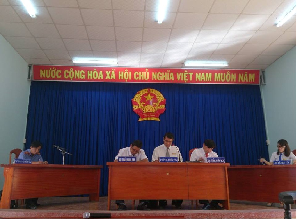 Viện kiểm sát nhân dân huyện Diên Khánh phối hợp với Tòa án nhân dân huyện Diên Khánh xét xử lưu động phục vụ công tác tuyên truyền pháp luật