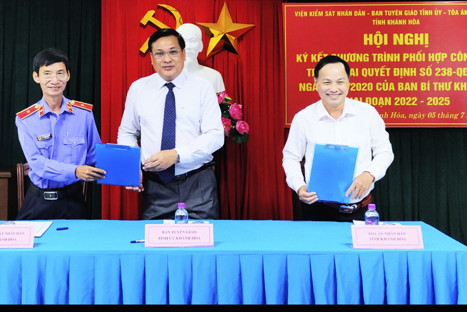 Hội nghị ký kết Chương trình phối hợp công tác giữa Ban Tuyên giáo Tỉnh ủy với Viện kiểm sát nhân dân và Tòa án nhân dân tỉnh Khánh Hòa