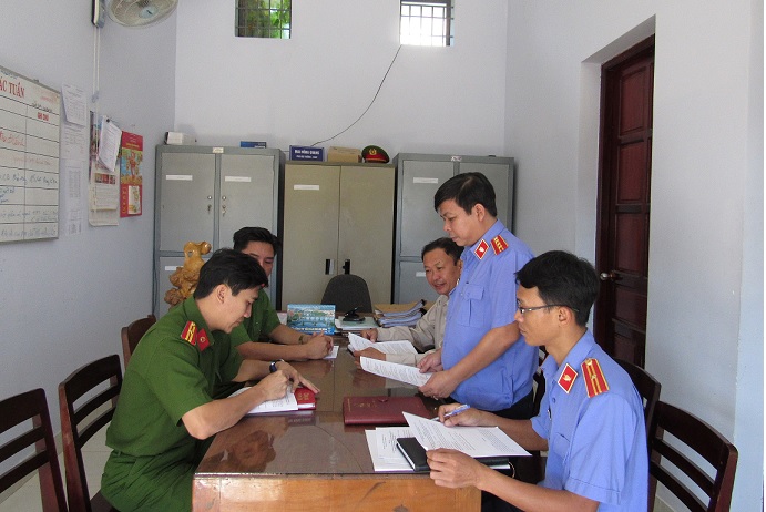 Viện KSND huyện Khánh Vĩnh phối hợp với Mặt trận TQVN huyện trực tiếp kiểm sát Nhà tạm giữ Công an huyện Quý IV năm 2019