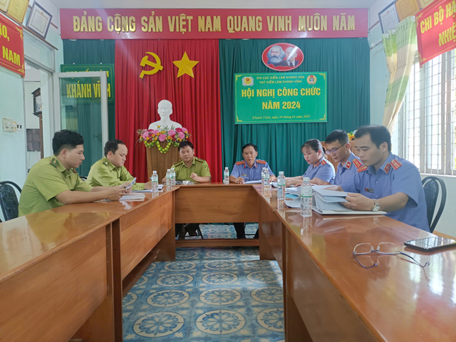 Viện kiểm sát nhân dân huyện Khánh Vĩnh trực tiếp kiểm sát việc tiếp nhận, giải quyết nguồn tin về tội phạm tại Hạt Kiểm lâm Khánh Vĩnh
