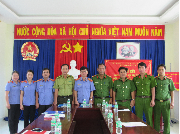 Liên ngành Công an, Viện kiểm sát, Hạt Kiểm lâm huyện Khánh Vĩnh ký kết “Quy chế phối hợp trong việc tiếp nhận, giải quyết tố giác, tin báo tội phạm và kiến nghị khởi tố, giải quyết án hình sự”