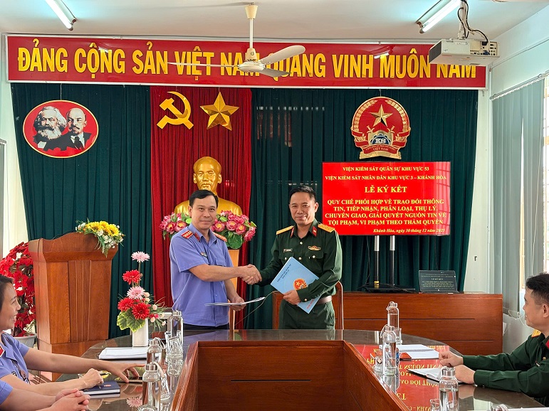 Viện kiểm sát nhân dân khu vực 3- Khánh Hòa phối hợp với Viện kiểm sát quân sự khu vực 53 tổ chức hội nghị ký kết Quy chế phối hợp