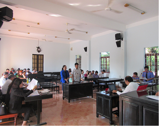 Viện kiểm sát nhân dân huyện Khánh Vĩnh phối hợp với Tòa án nhân dân huyện Khánh Vĩnh mở phiên tòa rút kinh nghiệm vụ án “Mua bán trái phép hóa đơn, chứng từ thu nộp ngân sách nhà nước”