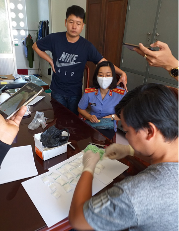 KIỂM SÁT VIÊN PHÒNG 1  KIỂM SÁT VIỆC MỞ NIÊM PHONG MA TÚY