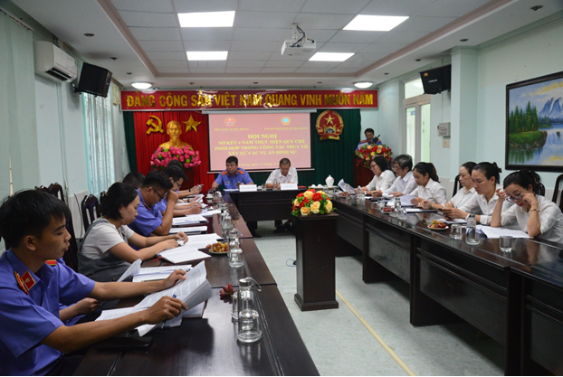 VKSND TP NHA TRANG TỔ CHỨC HỘI NGHỊ SƠ KẾT 04 NĂM THỰC HIỆN QUY CHẾ PHỐI HỢP SỐ 01/2019/QCPH NGÀY 12/6/2019 GIỮA VIỆN KIỂM SÁT VÀ TÒA ÁN NHÂN DÂN THÀNH PHỐ NHA TRANG TRONG HOẠT ĐỘNG TRUY TỐ VÀ XÉT XỬ CÁC VỤ ÁN HÌNH SỰ