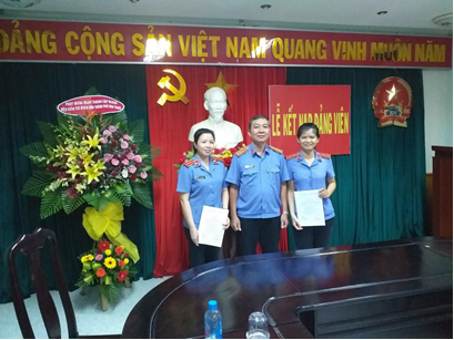 VKSND thành phố Nha Trang tổ chức kết nạp đảng viên mới