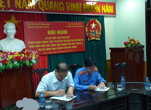 Hội nghị ký kết quy chế phối hợp trong hoạt động truy tố và xét xử  các vụ án hình sự giữa Viện kiểm sát nhân dân thành phố Nha Trang và Tòa án nhân dân thành phố Nha Trang