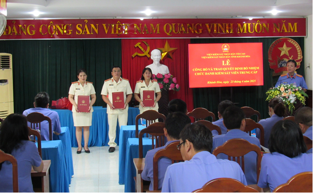 Lễ công bố và trao Quyết định bổ nhiệm chức danh Kiểm sát viên trung cấp