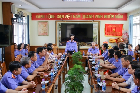 Viện kiểm sát nhân dân tỉnh Khánh Hòa tổ chức gặp mặt chia tay công chức là lãnh đạo viện nghỉ hưu theo chế độ