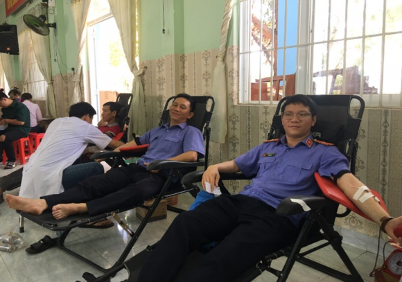 VIỆN KIỂM SÁT HUYỆN VẠN NINH HƯỞNG ỨNG PHONG TRÀO HIẾN MÁU TÌNH NGUYỆN