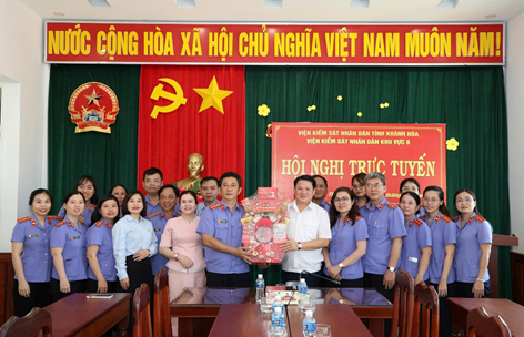 Lãnh đạo xã Thuận Nam thăm, chúc tết tại Viện kiểm...