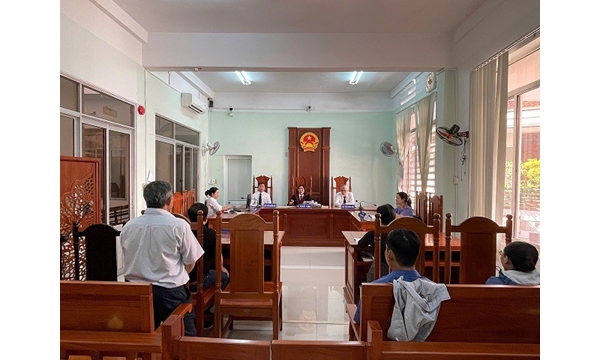 Phiên tòa rút kinh nghiệm vụ án hành chính sơ thẩm...