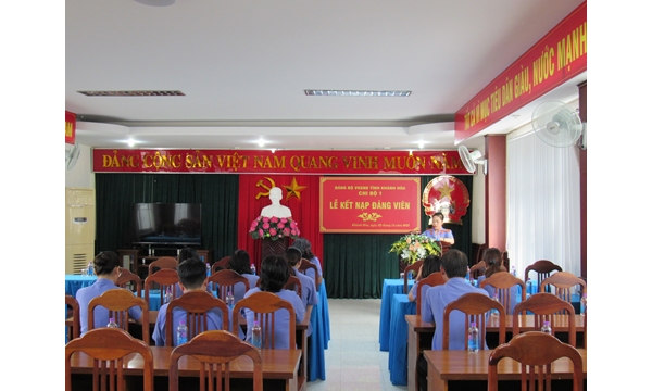 CHI BỘ 1 VIỆN KIỂM SÁT NHÂN DÂN TỈNH KHÁNH HÒA TỔ CHỨC LỄ KẾT NẠP ĐẢNG VIÊN MỚI
