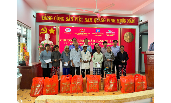 TẶNG QUÀ TẾT CHO NGƯỜI DÂN XÃ SƠN TÂN NHÂN DỊP TẾT NGUYÊN ĐÁN ẤT TỴ 2025