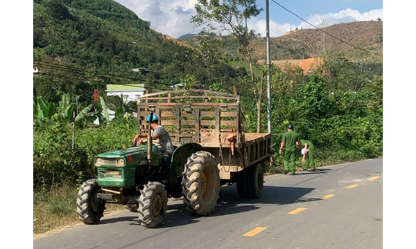 KIỂM SÁT VIÊN VIỆN KIỂM SÁT NHÂN DÂN HUYỆN KHÁNH SƠN KIỂM SÁT KHÁM NGHIỆM HIỆN TRƯỜNG, KHÁM NGHIỆM TỬ THI VỤ TAI NẠN GIAO THÔNG