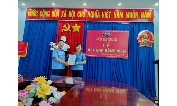 CHI BỘ VIỆN KIỂM SÁT NHÂN DÂN HUYỆN KHÁNH VĨNH TỔ CHỨC LỄ KẾT NẠP ĐẢNG VIÊN