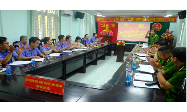 VIỆN KIỂM SÁT NHÂN DÂN THÀNH PHỐ NHA TRANG TỔ CHỨC HỘI NGHỊ KÝ KẾT QUY CHẾ PHỐI HỢP TRONG VIỆC YÊU CẦU XÁC MINH, YÊU CẦU ĐIỀU TRA